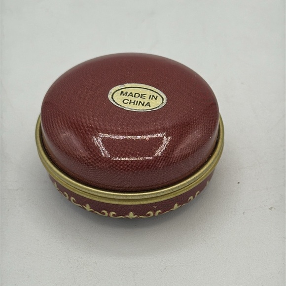 Vintage round metal pill box with floral print - Picture 3 of 4